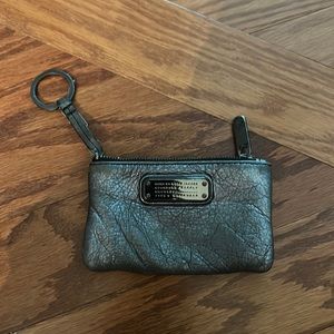 Marc Jacobs classic a keychain purse in dark grey/black
